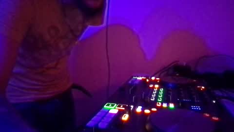 Snapshot of alien8720 chatting on 02/26/25, 06:43 busco rockera online show from 02/26/25, 06:43