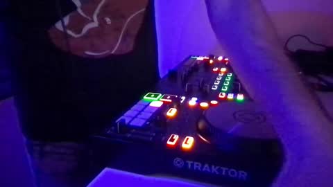 Snapshot of alien8720 chatting on 03/02/25, 07:23 busco rockera online show from 03/02/25, 07:23