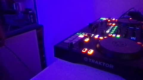 Snapshot of alien8720 chatting on 03/03/25, 12:04 busco rockera online show from 03/03/25, 12:04