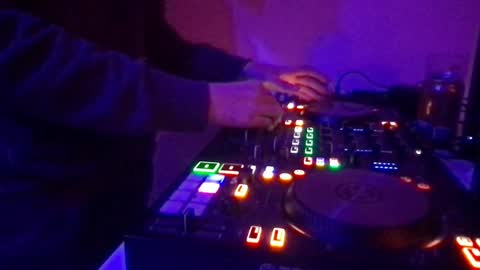 Snapshot of alien8720 chatting on 03/05/25, 12:27 busco rockera online show from 03/05/25, 12:27