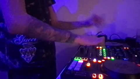 Snapshot of alien8720 chatting on 03/07/25, 12:58 busco rockera online show from 03/07/25, 12:58