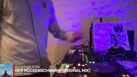 Snapshot of alien8720 chatting on 09/24/25, 04:54 busco rockera online show from 09/24/25, 04:54