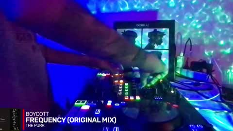 Snapshot of alien8720 chatting on 10/27/25, 06:45 busco rockera online show from 10/27/25, 06:45