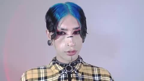 Snapshot of alienexxx chatting on 01/14/25, 05:51 online show from 01/14/25, 05:51