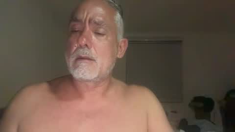 Snapshot of alientv chatting on 11/21/25, 04:44 alientv online show from 11/21/25, 04:44