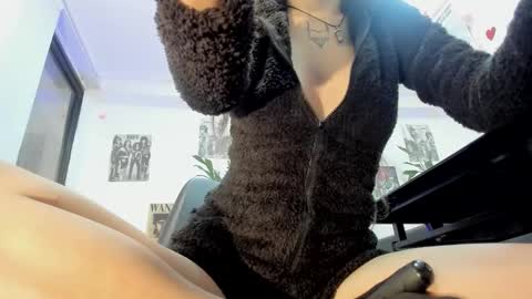 Snapshot of aliice_greco chatting on 02/17/26, 10:56 Alice online show from 02/17/26, 10:56
