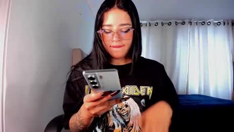 aliice_walker_ online show from 10/28/25, 01:14