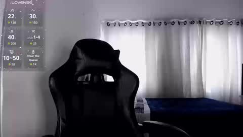 aliice_walker_ online show from 11/11/25, 07:58