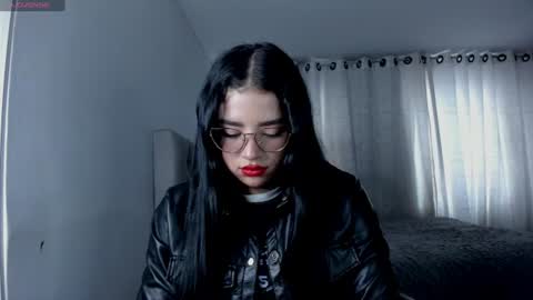 aliice_walker_ online show from 06/18/26, 10:03
