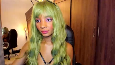 Snapshot of alika_houston chatting on 10/19/25, 03:29 IG Alik nasso online show from 10/19/25, 03:29