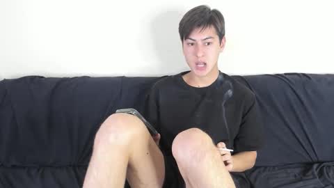 Snapshot of alikuskya chatting on 10/21/25, 01:50 Dan online show from 10/21/25, 01:50