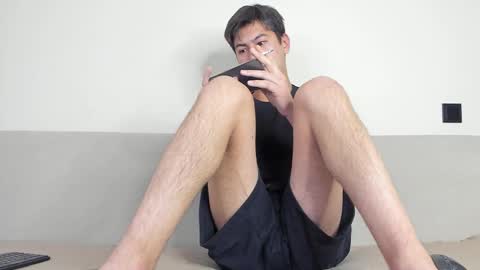 Snapshot of alikuskya chatting on 12/17/25, 01:33 Dan online show from 12/17/25, 01:33