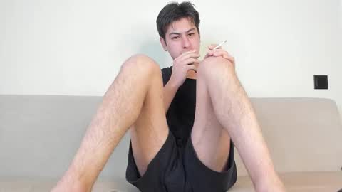 Snapshot of alikuskya chatting on 12/23/25, 01:36 Dan online show from 12/23/25, 01:36