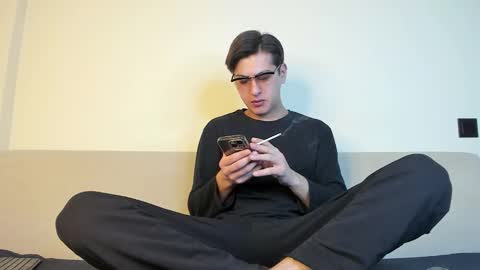 Snapshot of alikuskya chatting on 01/16/26, 01:42 Dan online show from 01/16/26, 01:42