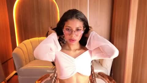 Snapshot of alina_b_ chatting on 04/21/26, 01:42 alina_b_ online show from 04/21/26, 01:42