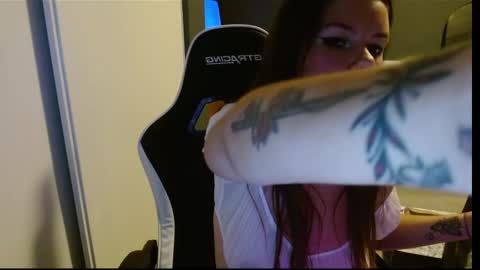 Snapshot of alina_nightshade chatting on 10/08/25, 01:03 Alina Nightshade online show from 10/08/25, 01:03