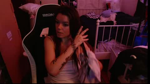 Snapshot of alina_nightshade chatting on 04/05/26, 12:52 Alina Nightshade online show from 04/05/26, 12:52