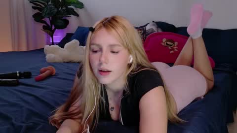 Snapshot of alinacarter__ chatting on 01/14/26, 05:40 alina carter online show from 01/14/26, 05:40