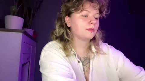 Snapshot of alinahotgirl chatting on 07/14/26, 10:48 Alina online show from 07/14/26, 10:48