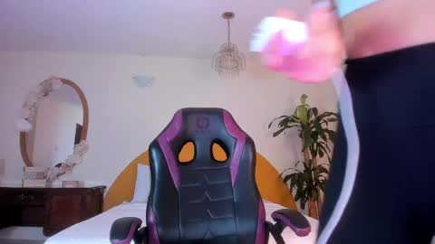 AlinaSimmons online show from 04/15/26, 12:45