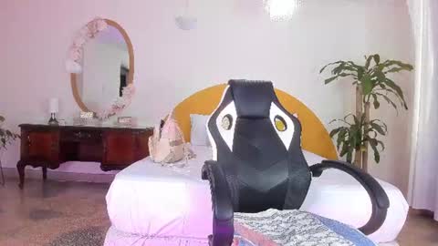 AlinaSimmons online show from 06/23/26, 12:36