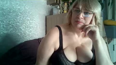 Snapshot of aline_loveflowers chatting on 12/17/25, 01:50 Aline LoveFlowers online show from 12/17/25, 01:50
