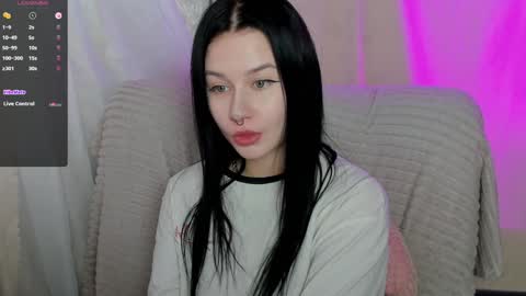 Snapshot of alinegreeeen chatting on 01/19/25, 10:17 Aline Greeeen online show from 01/19/25, 10:17