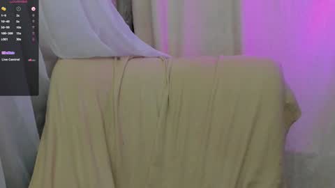 Snapshot of alinegreeeen chatting on 01/25/25, 01:52 Aline Greeeen online show from 01/25/25, 01:52