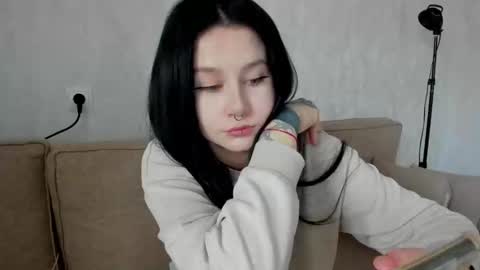 Snapshot of alinegreeeen chatting on 02/13/25, 07:35 Aline Greeeen online show from 02/13/25, 07:35