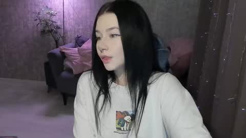 Snapshot of alinegreeeen chatting on 10/17/25, 03:31 Aline Greeeen online show from 10/17/25, 03:31