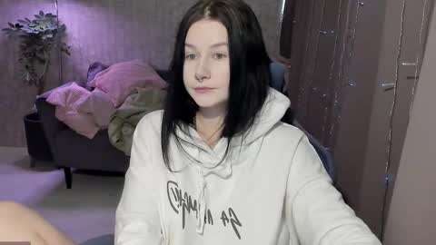 Snapshot of alinegreeeen chatting on 11/25/25, 08:36 Aline Greeeen online show from 11/25/25, 08:36