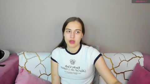 Snapshot of alisa__kelly chatting on 10/20/25, 12:44 alisa__kelly online show from 10/20/25, 12:44