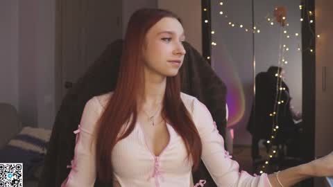 Snapshot of alisaa_01 chatting on 01/05/25, 03:22 Alice Fansly Alisa01 online show from 01/05/25, 03:22