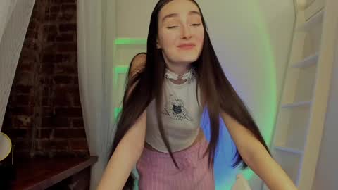 Snapshot of alisaacoy chatting on 01/02/25, 08:35 alisa online show from 01/02/25, 08:35