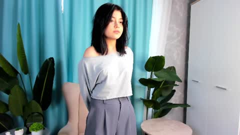 Im Alisa and its my first day here online show from 07/01/26, 07:21