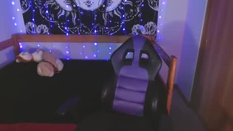 alisha17love online show from 11/16/25, 01:39