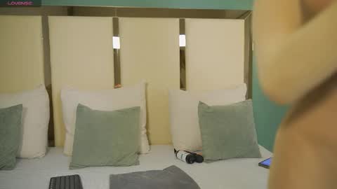 Snapshot of alisha_brainly chatting on 11/23/25, 04:01 buy my videos follow me in my new instagram fernanda699 online show from 11/23/25, 04:01