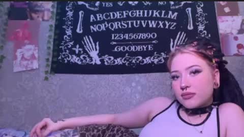 alisha_sky_ online show from 05/26/26, 08:21