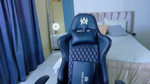 Alisha online show from 04/17/26, 01:58