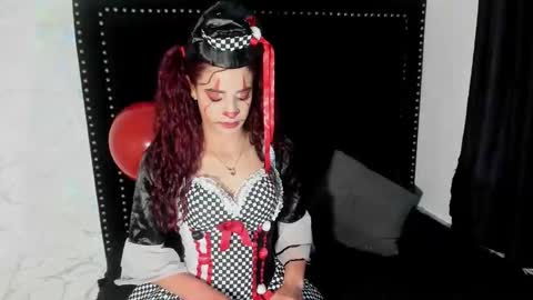 alishaevans_rs online show from 10/19/25, 04:24