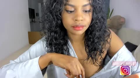 Snapshot of alison_ker chatting on 12/31/24, 08:15 Sofias house online show from 12/31/24, 08:15