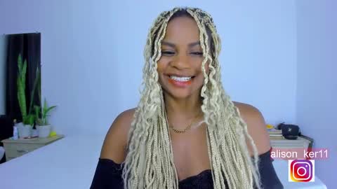 Snapshot of alison_ker chatting on 01/16/25, 11:15 Sofias house online show from 01/16/25, 11:15