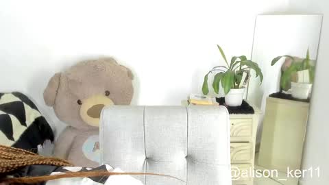 Snapshot of alison_ker chatting on 10/01/25, 09:59 Sofias house online show from 10/01/25, 09:59