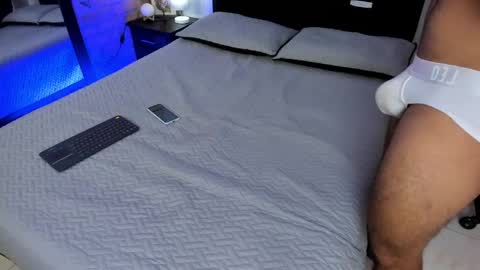 Snapshot of alison_thomas1 chatting on 12/24/24, 02:54 alison online show from 12/24/24, 02:54