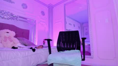 Alison Fishert online show from 03/11/25, 03:34