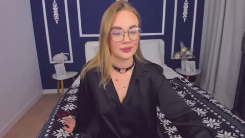 Snapshot of alisonwillow chatting on 02/28/26, 01:45 Anna online show from 02/28/26, 01:45