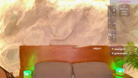 Snapshot of alisoon_moon chatting on 01/31/26, 11:58 Alison Moon online show from 01/31/26, 11:58