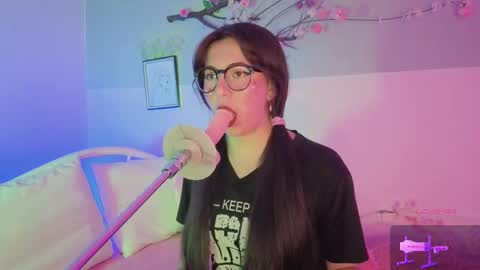 Mia online show from 03/19/26, 09:30