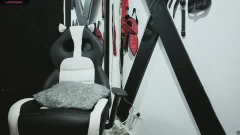 Snapshot of alisse_xx chatting on 04/02/26, 11:35 alisse_xx online show from 04/02/26, 11:35