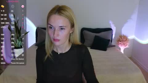 alisssarose online show from 10/18/25, 08:42